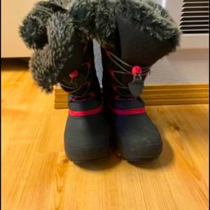 Girls size 2 Kamik snow boots only worn one season